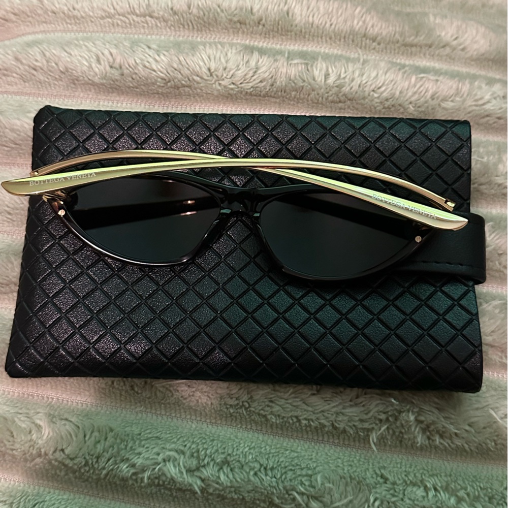 Bottega Veneta Knot Cat Eye Sunglasses - Picture 4 of 13
